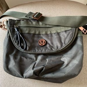 Lululemon camo crossbody